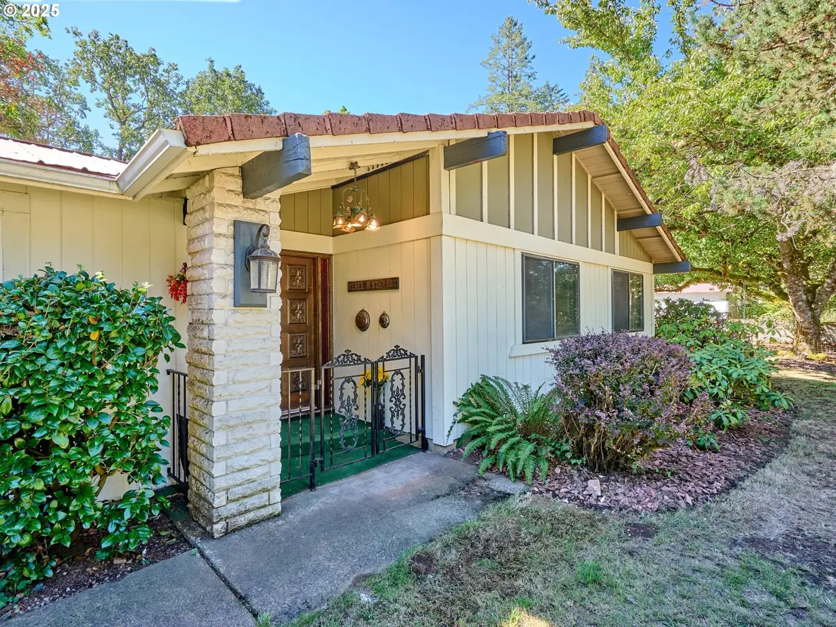 940 SW Main Ave, Mill City, OR 97360 - Image #1