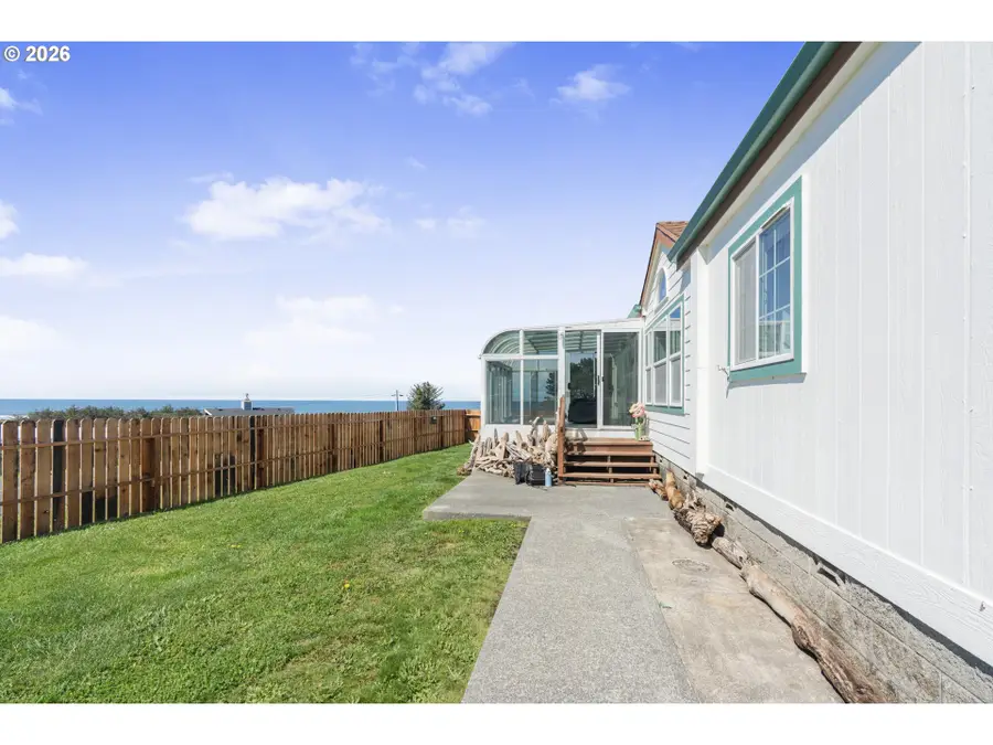 94033 Doyle Point Rd, Wedderburn, OR 97444 - #3