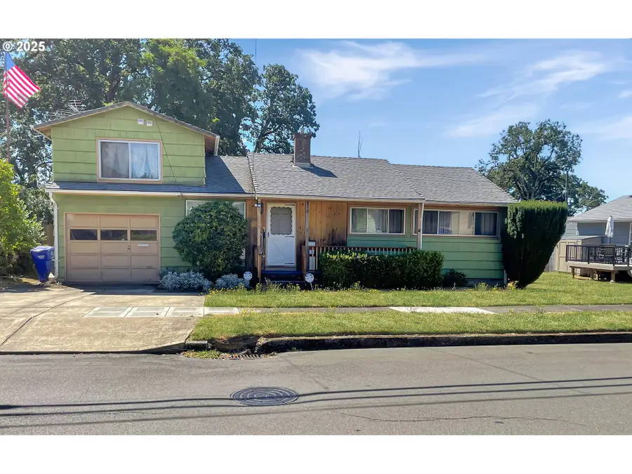 515 E Hereford St, Gladstone, OR 97027 - Image #2