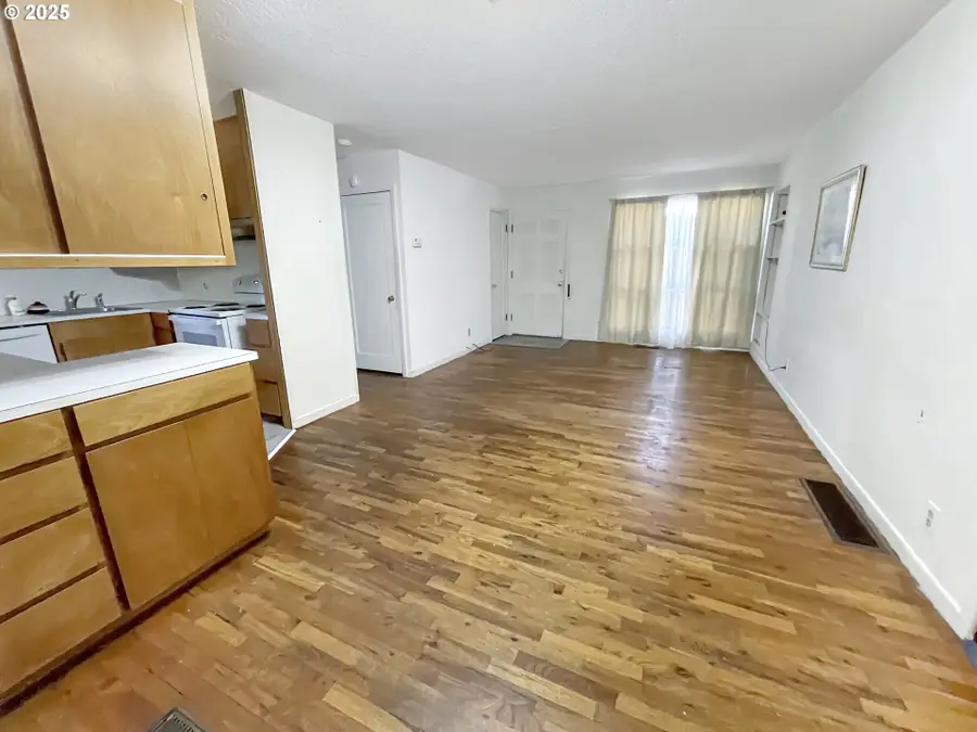 515 E Hereford St, Gladstone, OR 97027 - Image #3