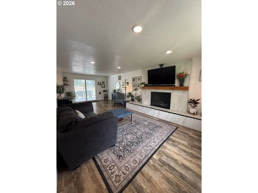 6974 Glacier Dr, Springfield, OR 97478 - #2