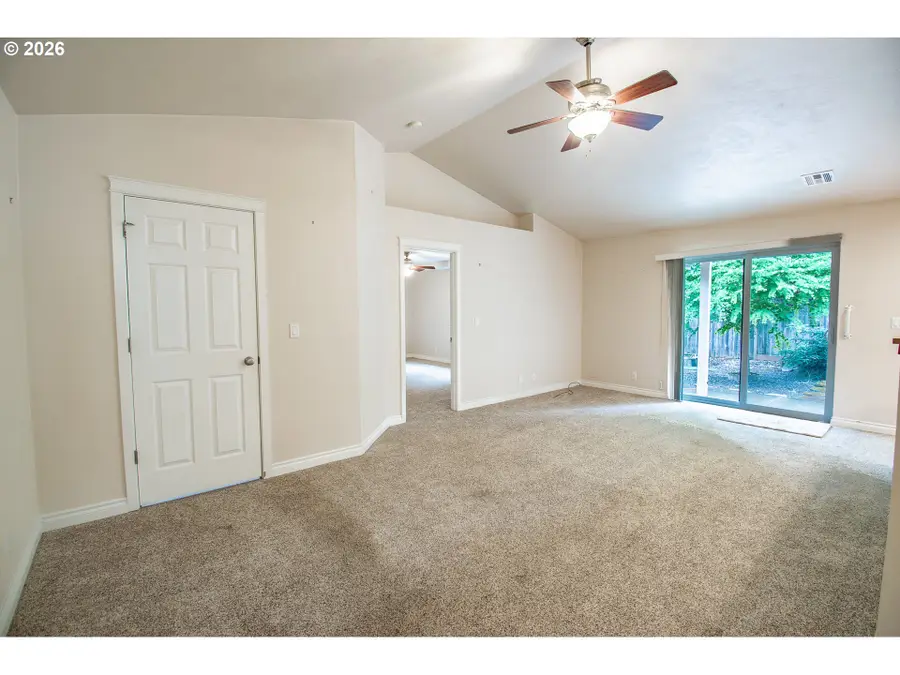 196 Buttercup Loop, Cottage Grove, OR 97424 - #3