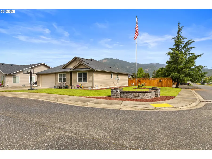 989 SE Fairway Dr, Myrtle Creek, OR 97457 - #2