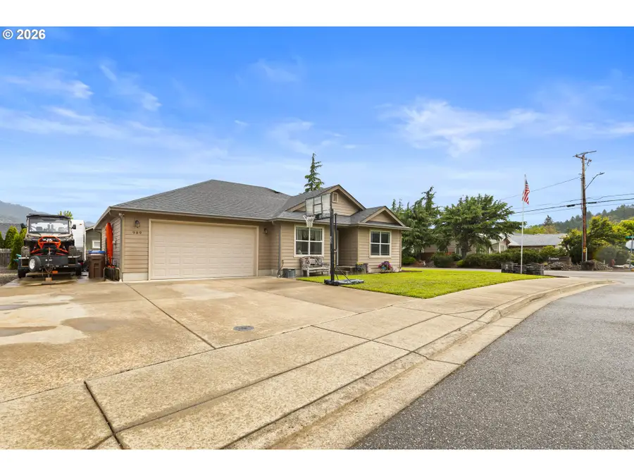 989 SE Fairway Dr, Myrtle Creek, OR 97457 - #3