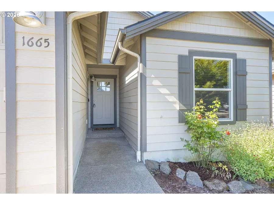 1665 SE Osoberry St, Dallas, OR 97338 - #3