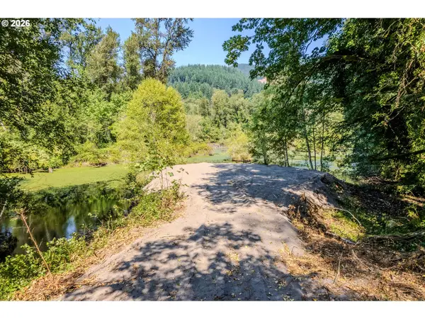 2 E Brightwood Loop Rd, Brightwood, OR 97011