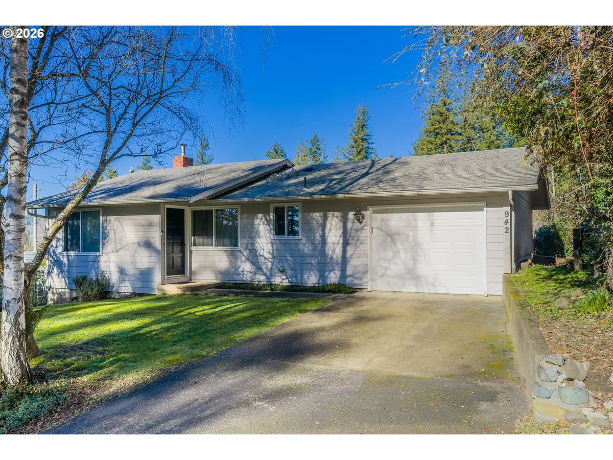 942 E 13th St, Coquille, OR 97423 - Image #1