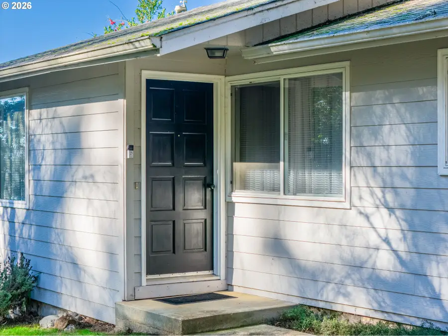 942 E 13th St, Coquille, OR 97423 - Image #3