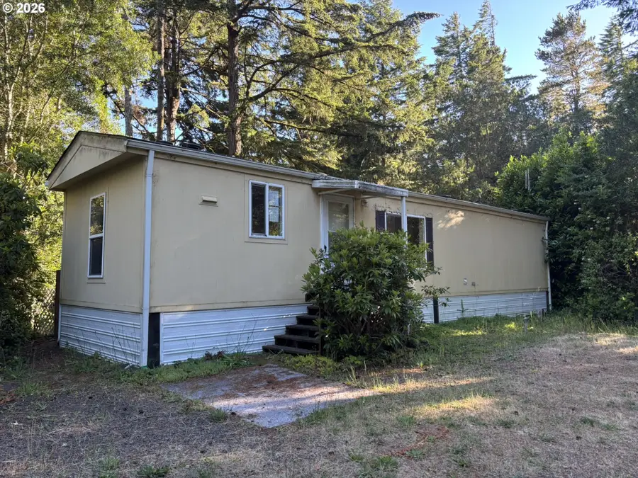 64 Outer Dr, Florence, OR 97439 - #2