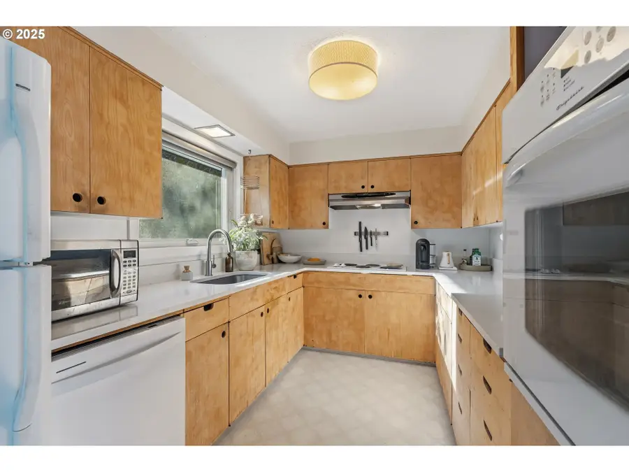 401 Eugene St, Hood River, OR 97031 - Image #3