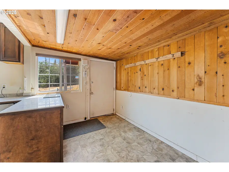 3461 W Evans Creek Rd, Northwest Jackson, OR 97537 - Image #3