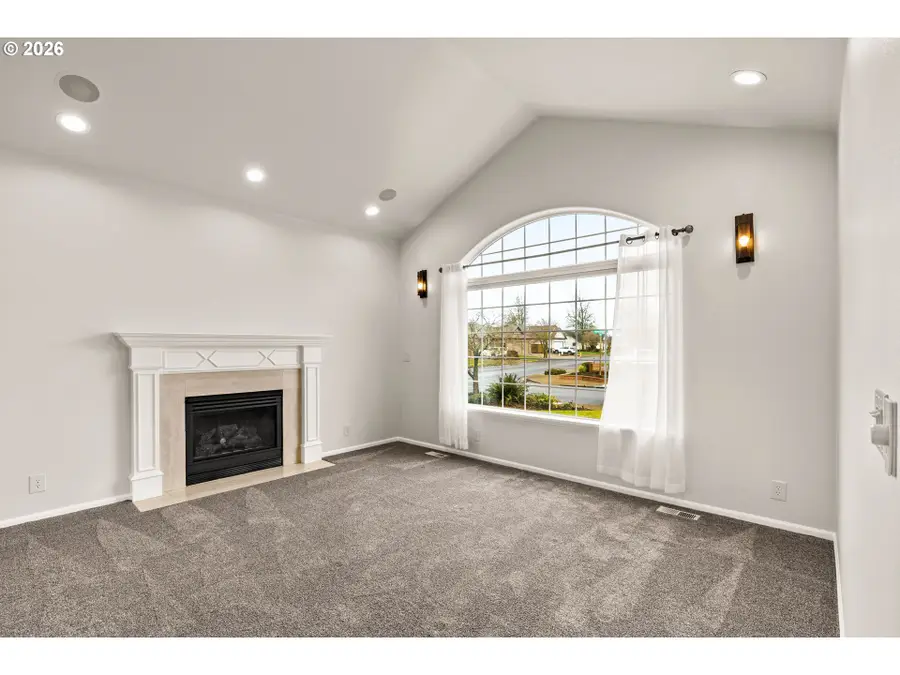 1284 Alderbrook Ln, Eugene, OR 97404 - Image #3