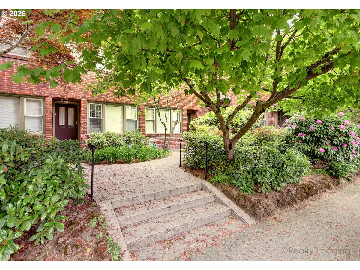 2937 SE Hawthorne Blvd, Portland, OR 97214 - #1