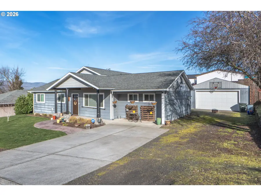 1812 Roberts St, The Dalles, OR 97058 - #2