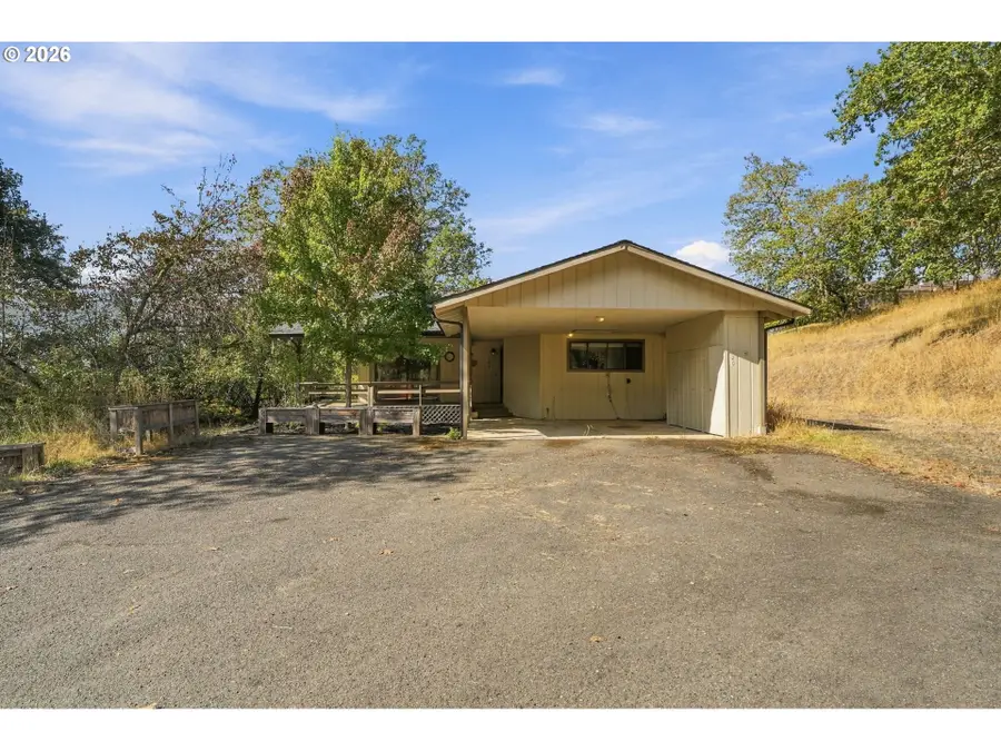120 Fox Ln, Roseburg, OR 97471 - #3