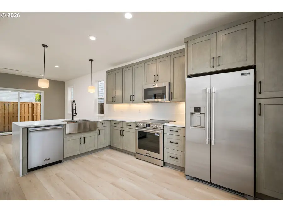 6957 N Burr Ave, Portland, OR 97203 - #3