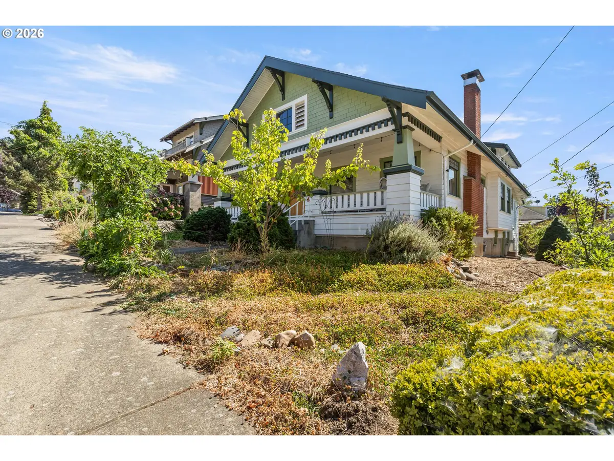 837 SE Blakeley Ave, Roseburg, OR 97470 - #1