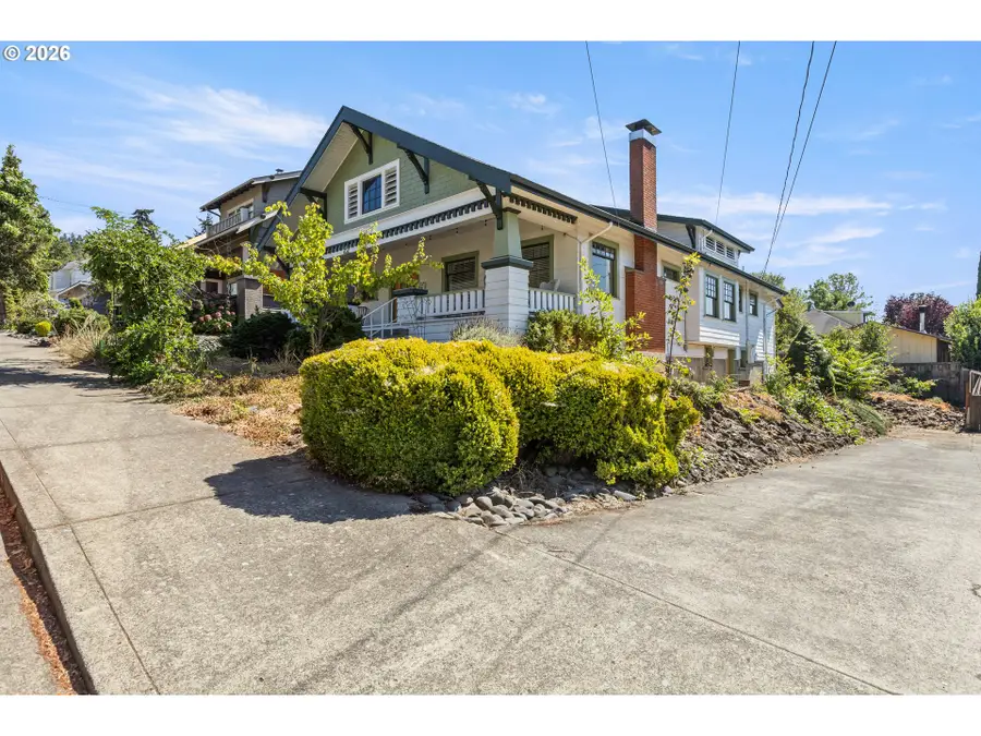 837 SE Blakeley Ave, Roseburg, OR 97470 - #2