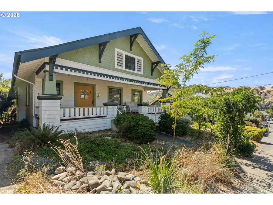 837 SE Blakeley Ave, Roseburg, OR 97470 - #3