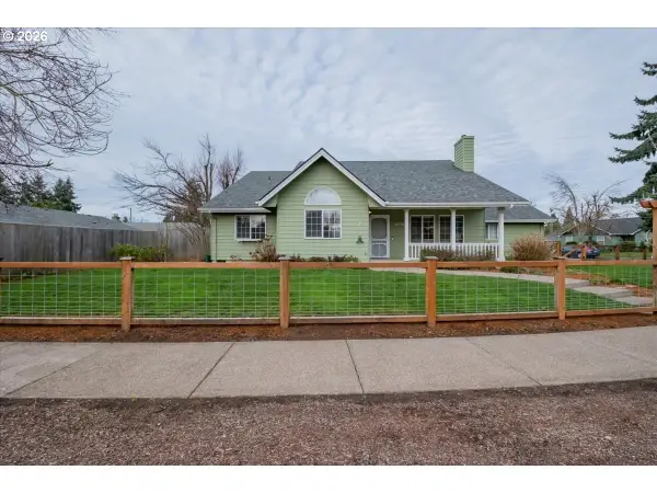 5718 E St, Springfield, OR 97477