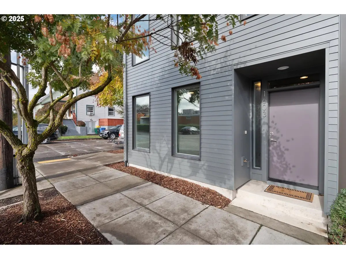 1603 SE Glenwood St, Portland, OR 97202 - Image #1