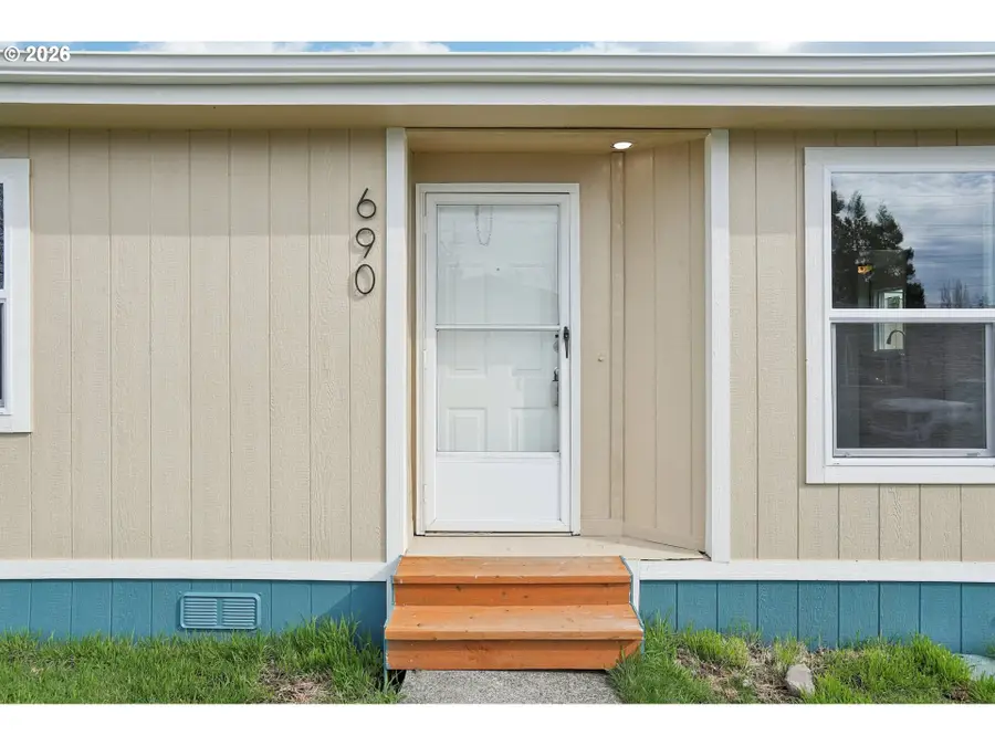 690 SW Liberty Bell Dr, Beaverton, OR 97006 - #3