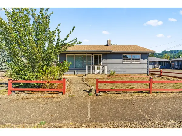 830 S 7th St, CottageGrove, OR 97424