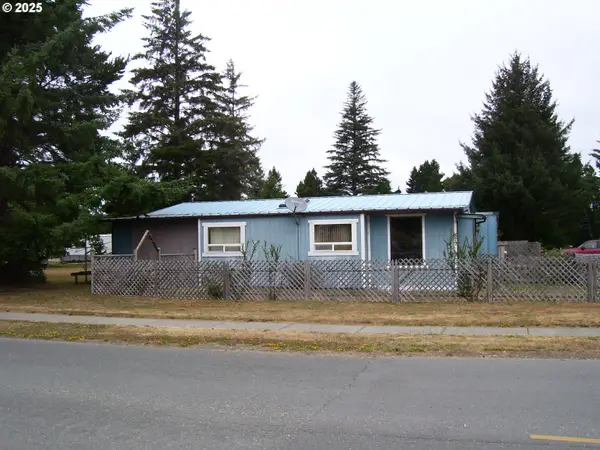 870 11th St Se, Bandon, OR 97411