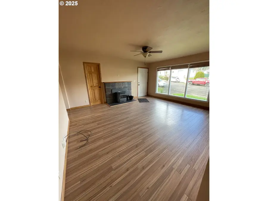 1820 Dogwood Ave, Reedsport, OR 97467 - #3