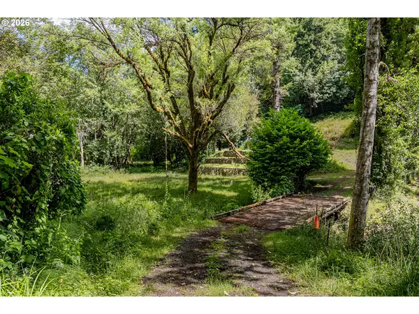96710 Kentuck Way Ln, NorthBend, OR 97459