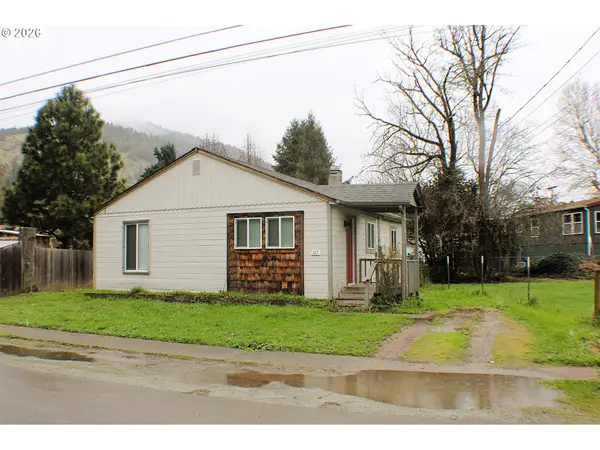 165 NE Oak St, MyrtleCreek, OR 97457