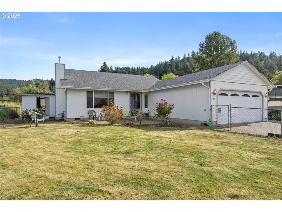 780 SE Redwood Ave, Myrtle Creek, OR 97457 - #2