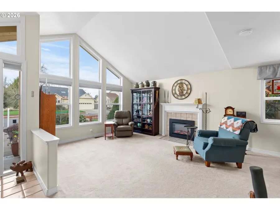 420 Lynnbrook Dr, Eugene, OR 97404 - #3