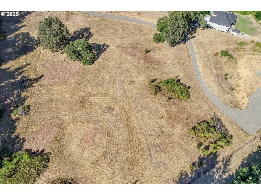 333 Karenza Ln, Roseburg, OR 97471 - Image #2