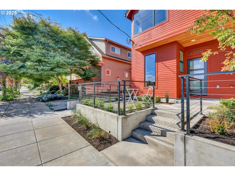 5765 S Kelly Ave, Portland, OR 97239 - Image #2