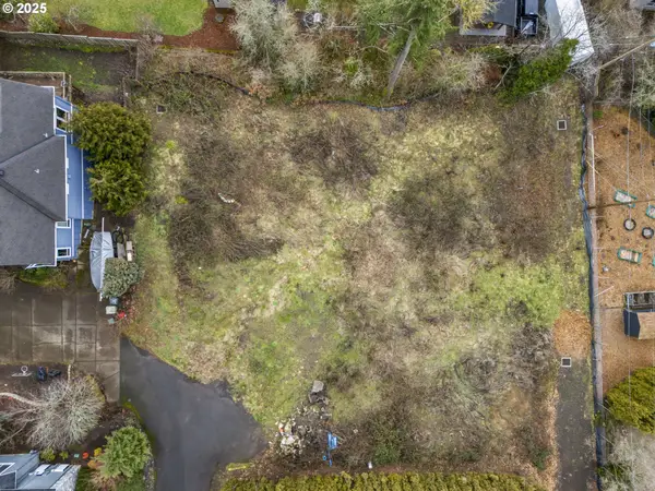 10216 NW Lee St, Portland, OR 97229