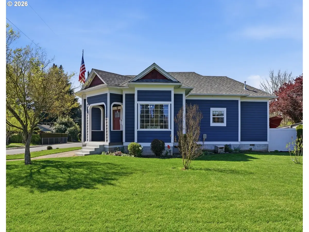 798 Young St, Woodburn, OR 97071 - #1