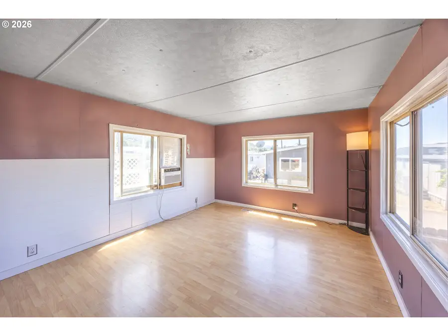 2071 NE Stephens St #C2, Roseburg, OR 97470 - #2