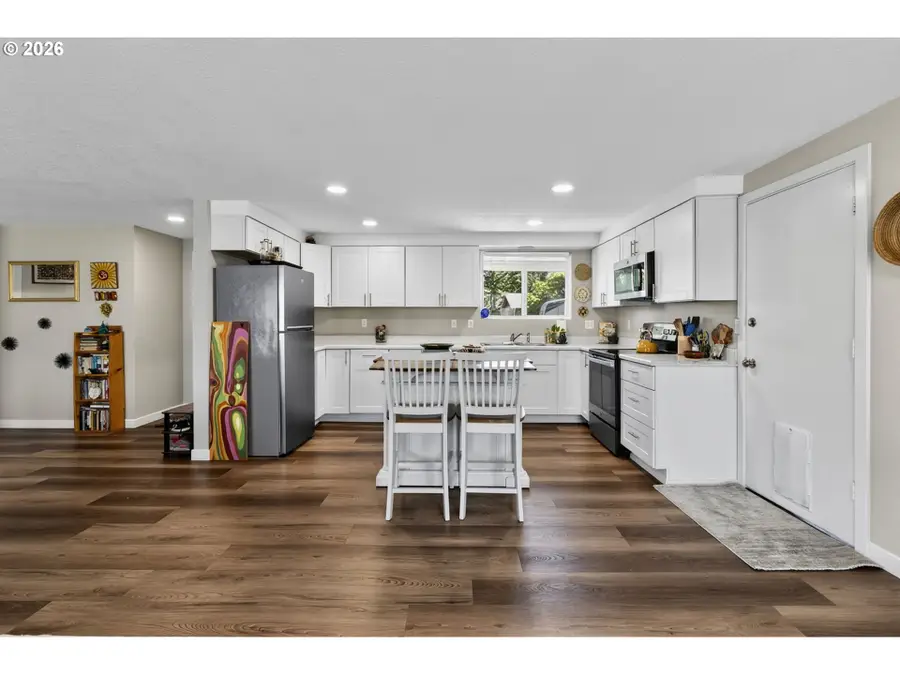 1758 Rainbow Dr, Springfield, OR 97477 - #3