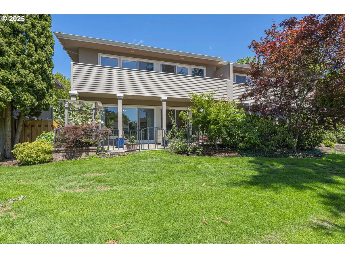 32082 SW Charbonneau Dr, Wilsonville, OR 97070 - Image #1