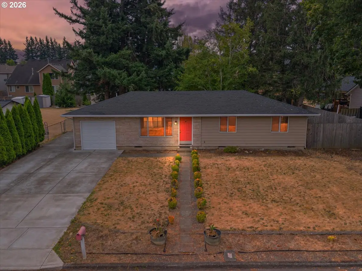 802 SW 15th St, Troutdale, OR 97060 - #1