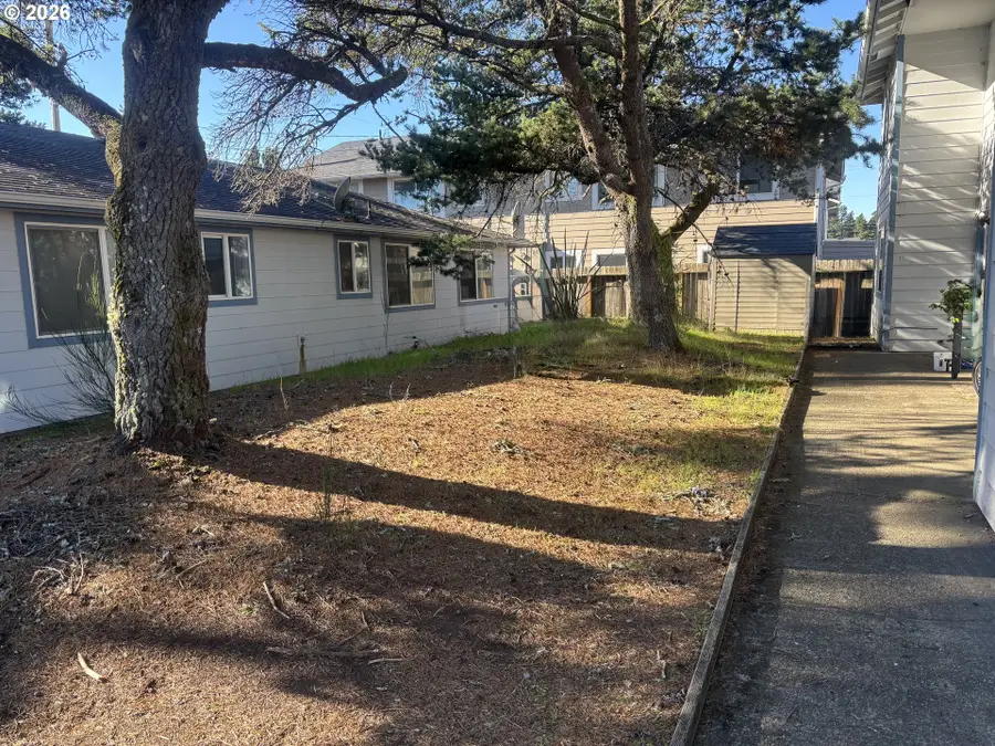 1675 22nd St, Florence, OR 97439 - Image #3