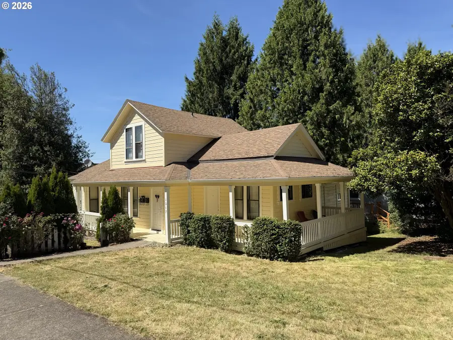 1017 5th St, Oregon City, OR 97045 - #2