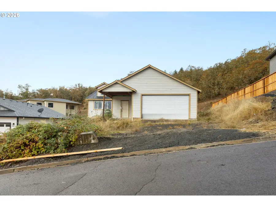 928 SE Golden Eagle Ave, Roseburg, OR 97470 - #3