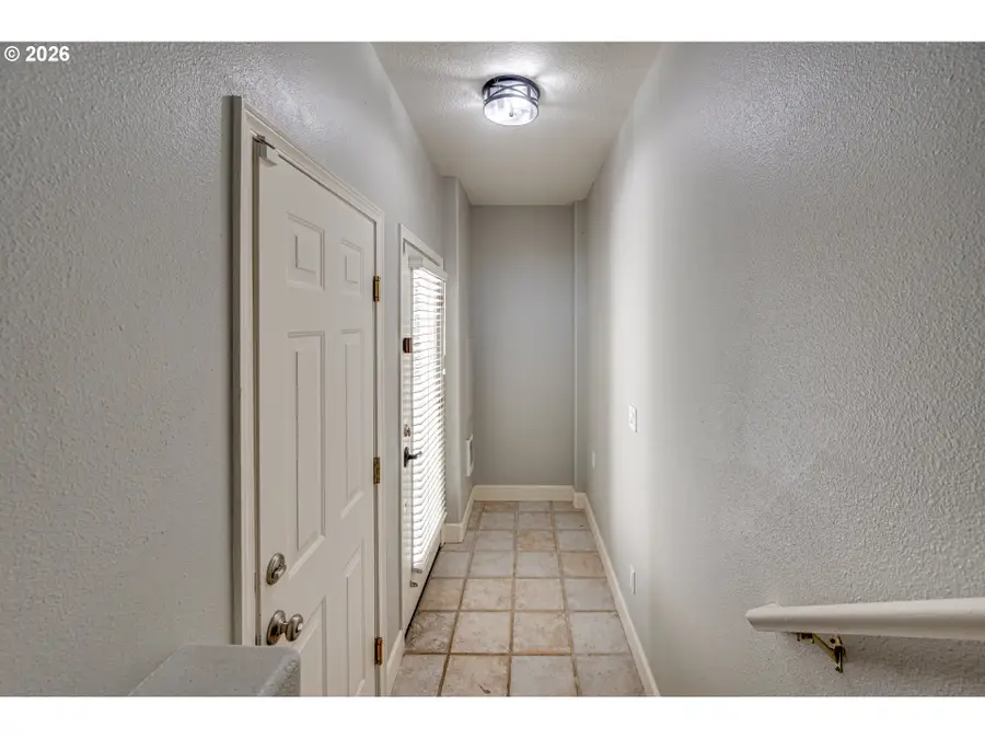 8722 NE 17th St, Vancouver, WA 98664 - #3