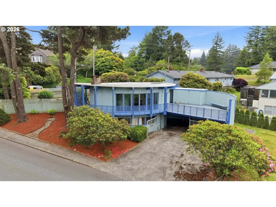 1010 Hemlock Ave, Coos Bay, OR 97420 - #2