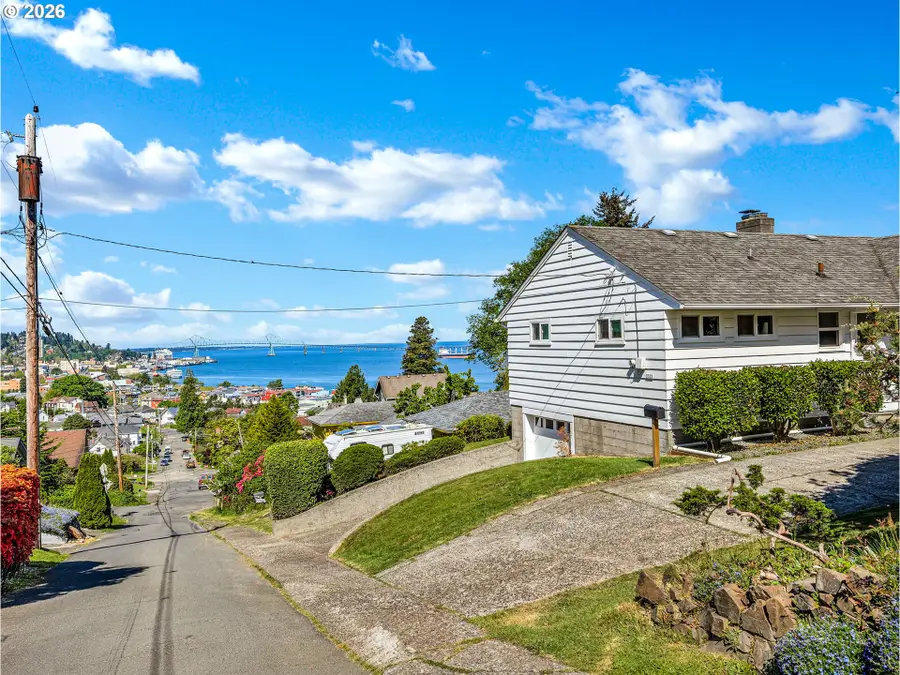 3522 Grand Ave, Astoria, OR 97103 - #3