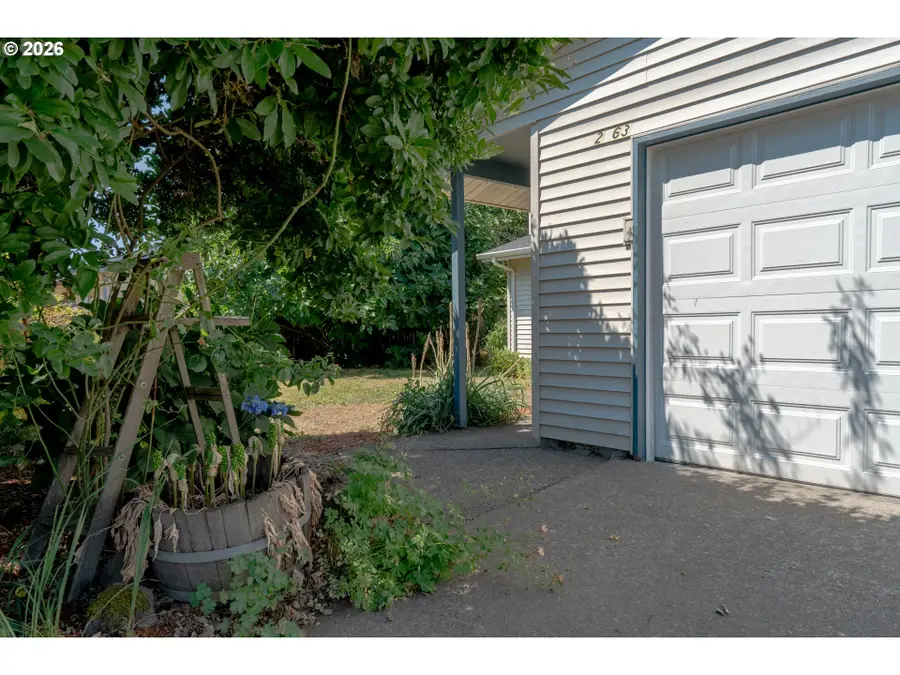 2063 NE 9th Pl, Hillsboro, OR 97124 - #3