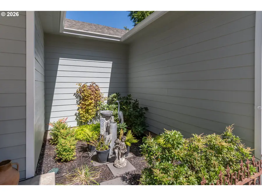 1788 NE Reagan Dr, Roseburg, OR 97470 - #3