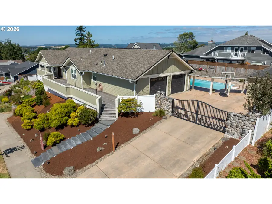 1975 Cleveland St, North Bend, OR 97459 - #2